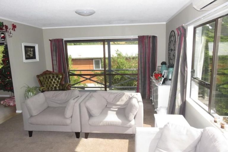 Photo of property in 7 Duggan Place, Johnsonville, Wellington, 6037