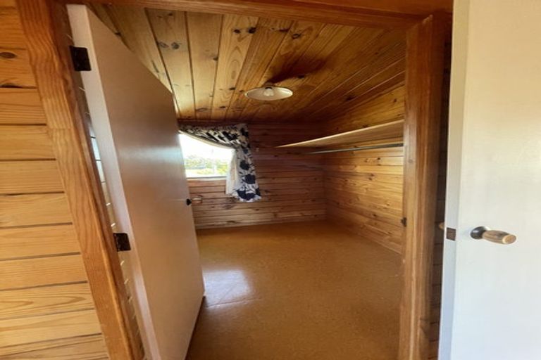 Photo of property in 2 Twin Wharf Road, Herald Island, Auckland, 0618