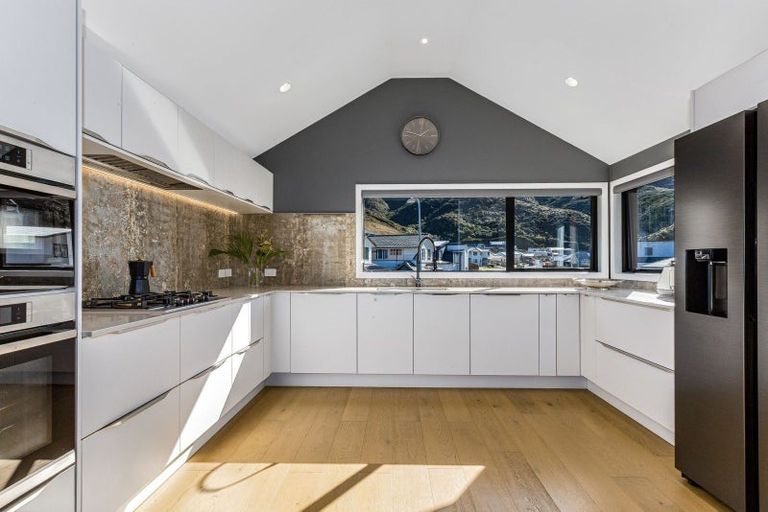 Photo of property in 106 Silverstream Road, Crofton Downs, Wellington, 6035