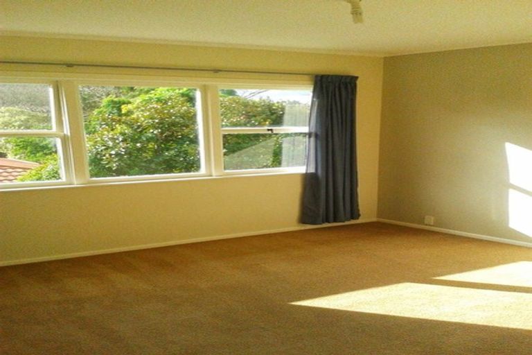 Photo of property in 2/15 Aorangi Place, Birkenhead, Auckland, 0626
