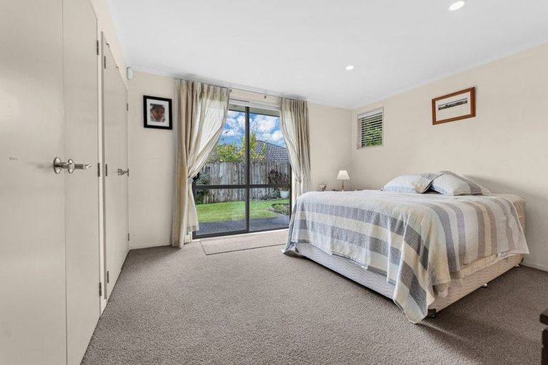 Photo of property in 4 Fairford Avenue, Henderson, Auckland, 0612