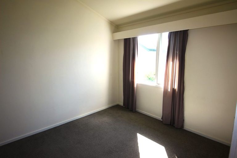 Photo of property in 1/6 Bond Crescent, Forrest Hill, Auckland, 0620
