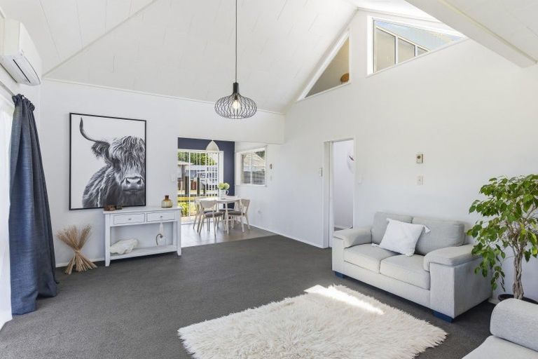 Photo of property in 2 Cypress Grove, Paraparaumu, 5032