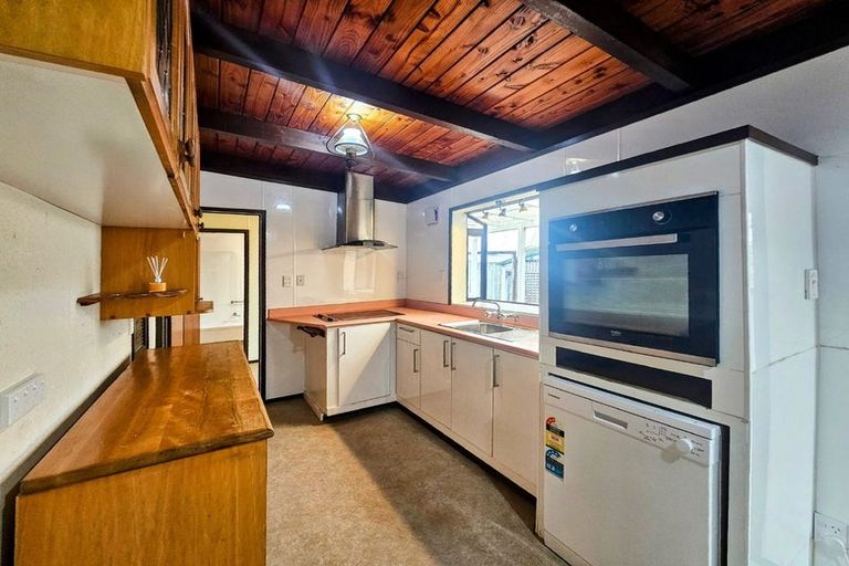 Photo of property in 11 Vipond Road, Stanmore Bay, Whangaparaoa, 0932