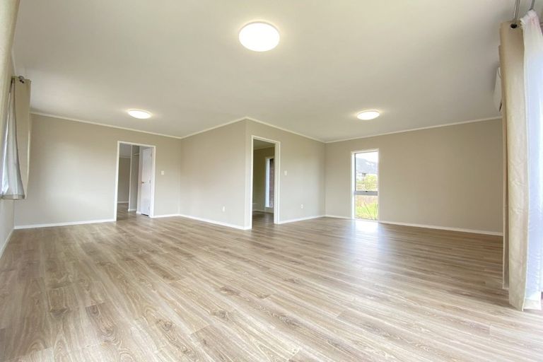 Photo of property in 2/4 Crescent Hills Court, Northpark, Auckland, 2013