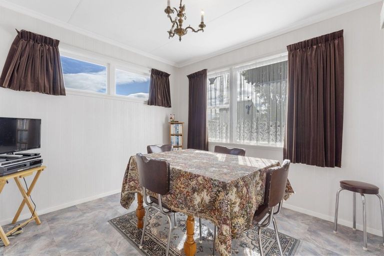 Photo of property in 6 Cohen Place, Milson, Palmerston North, 4414