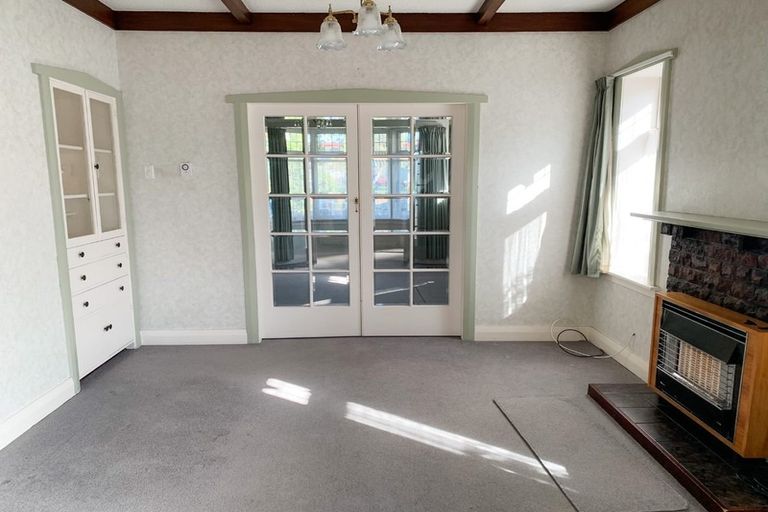 Photo of property in 18 Kauri Street, Woburn, Lower Hutt, 5011