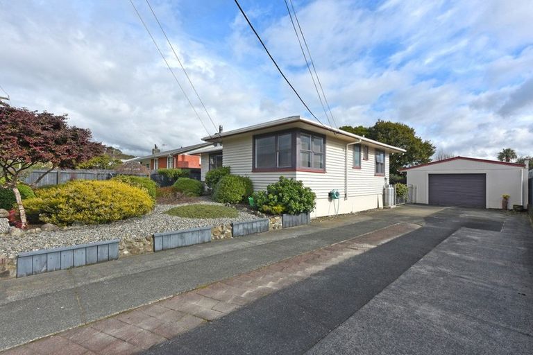 Photo of property in 41 Totara Park Road, Clouston Park, Upper Hutt, 5018