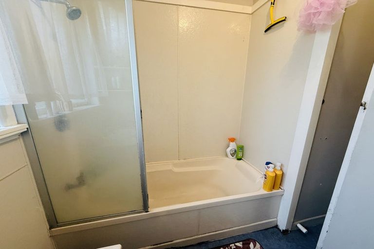 Photo of property in 13 Reiman Street, New Lynn, Auckland, 0600