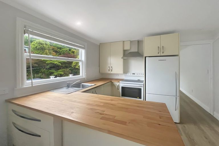 Photo of property in 28 Crieff Street, Northland, Wellington, 6012