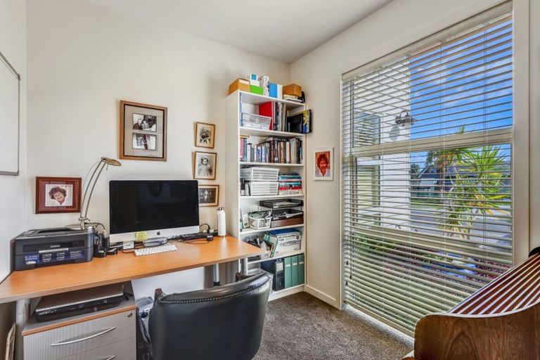 Photo of property in 21 Barbados Way, One Tree Point, 0118