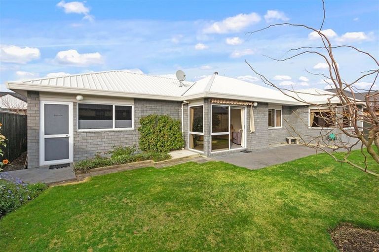 Photo of property in 60a Middlepark Road, Sockburn, Christchurch, 8042