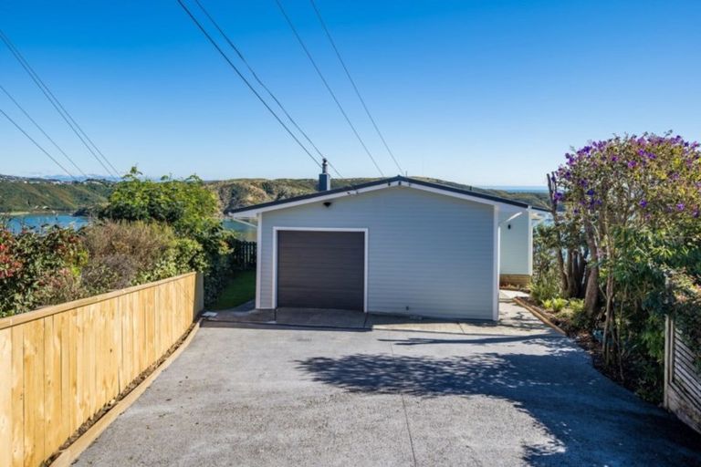 Photo of property in 20a Kahu Road, Paremata, Porirua, 5024