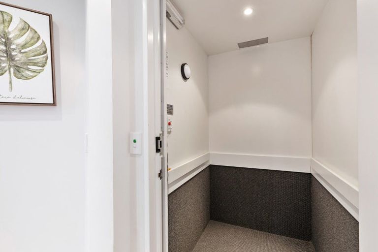 Photo of property in Weekeston Apartments, 2 Nobs Line, Strandon, New Plymouth, 4312