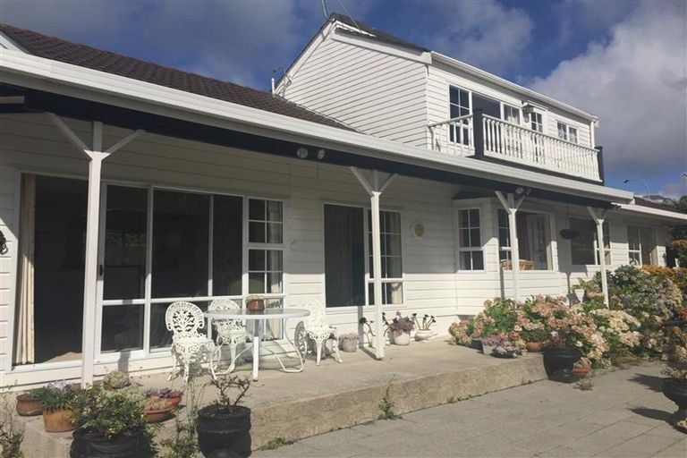 Photo of property in 116 Chelsea View Drive, Chatswood, Auckland, 0626