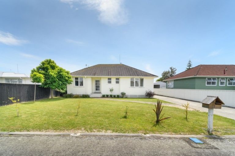 Photo of property in 3 Bristol Crescent, Roslyn, Palmerston North, 4414