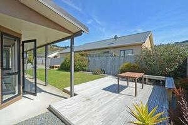 Photo of property in 9a Ormrod Grove, Riverstone Terraces, Upper Hutt, 5018