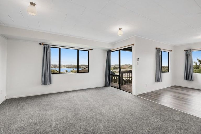 Photo of property in 1/25 Jumento Place, Unsworth Heights, Auckland, 0632