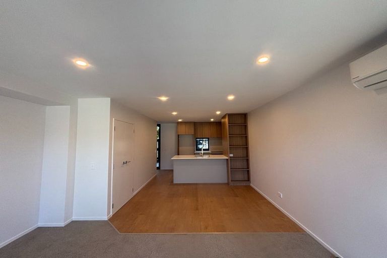 Photo of property in 2/86 Holly Road, St Albans, Christchurch, 8014