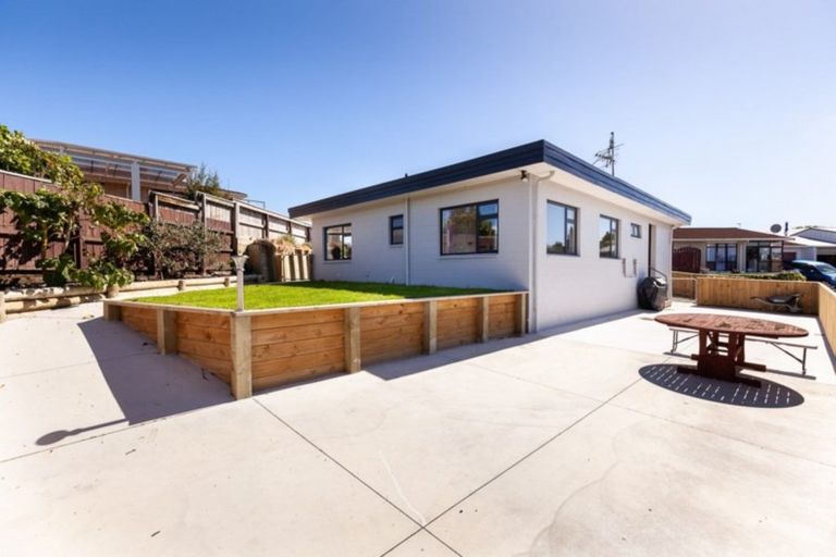 Photo of property in 12 Evelyn Place, Welbourn, New Plymouth, 4310