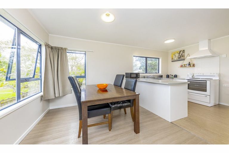 Photo of property in 2/73 Etherton Drive, Weymouth, Auckland, 2103