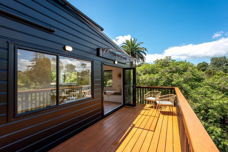Photo of property in 11 Lannan Road, Surfdale, Waiheke Island, 1081
