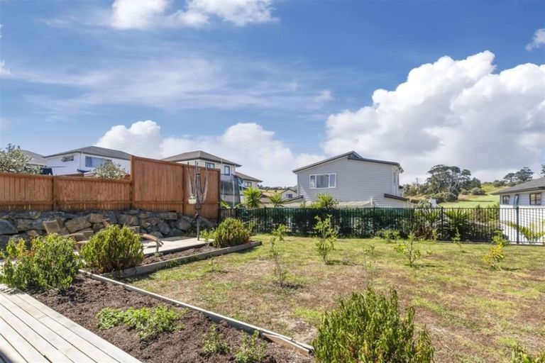 Photo of property in 8 Kaipuke Crescent, Gulf Harbour, Whangaparaoa, 0930