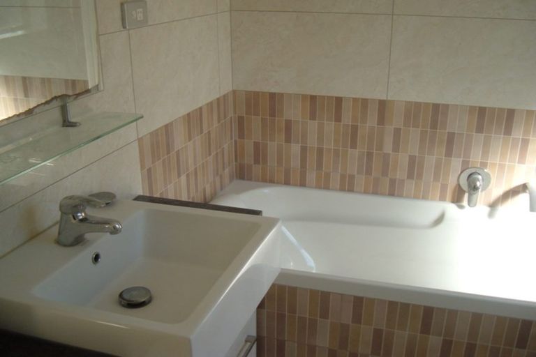 Photo of property in 17a Tomo Street, New Lynn, Auckland, 0600