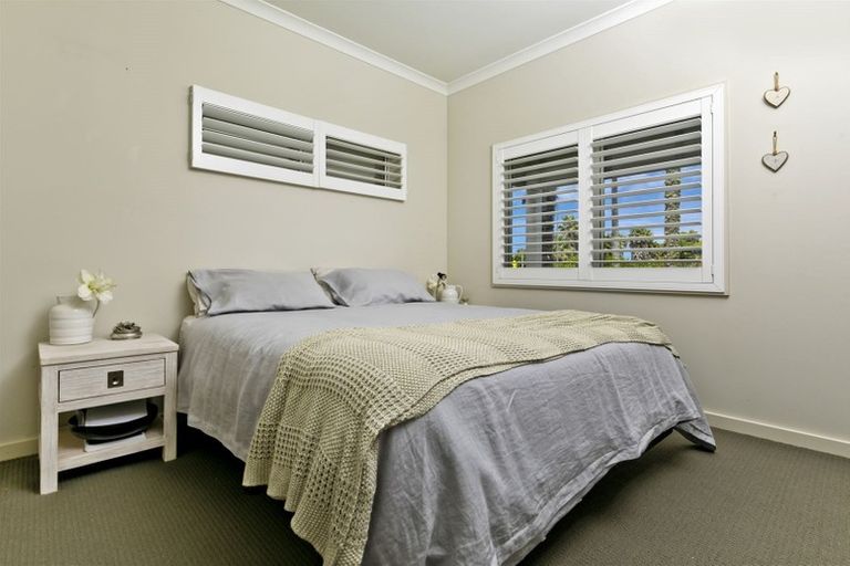 Photo of property in 6 Puriri Boulevard, Orewa, 0931