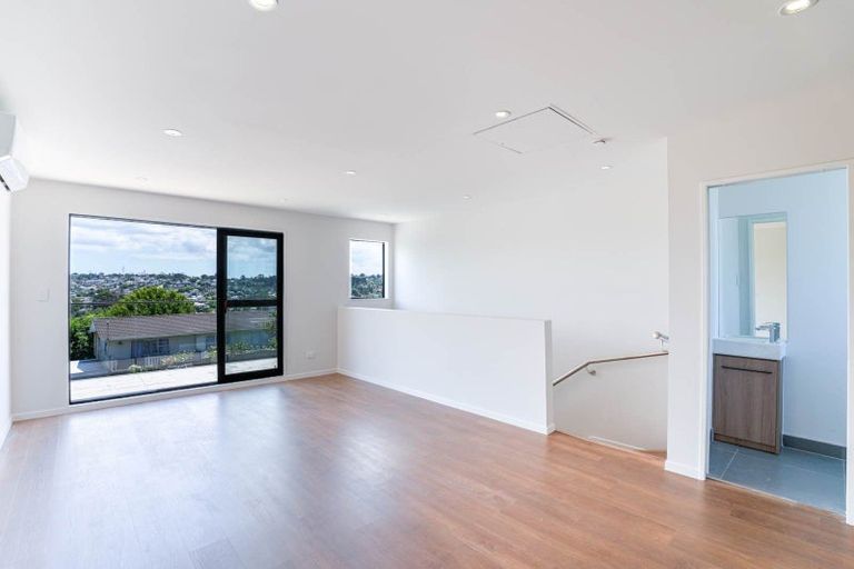 Photo of property in 35a Cedar Heights Avenue, Massey, Auckland, 0614