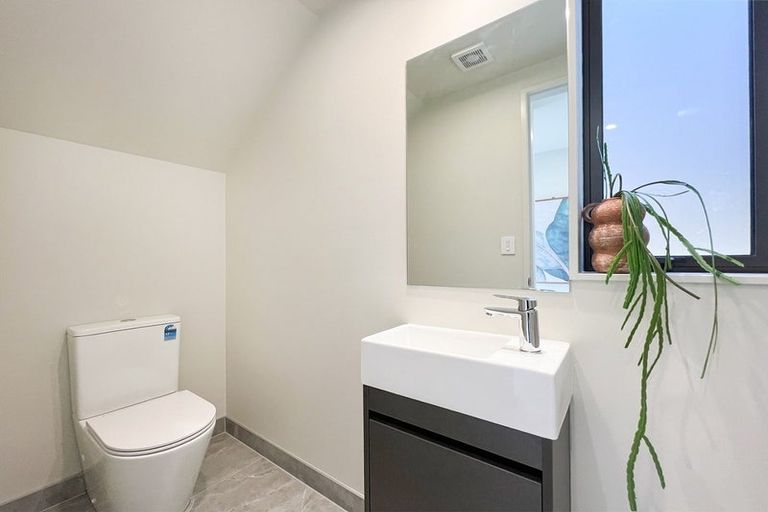 Photo of property in 46d Tiroroa Avenue, Te Atatu South, Auckland, 0610