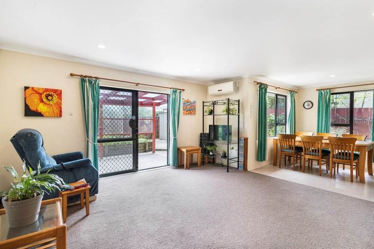 Photo of property in 3 Carling Avenue, Massey, Auckland, 0614