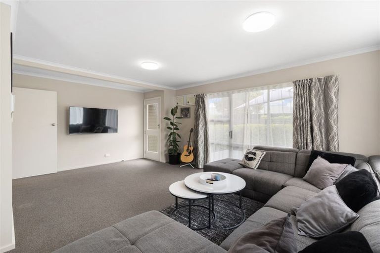 Photo of property in 4 Denniston Crescent, Redwood, Christchurch, 8051