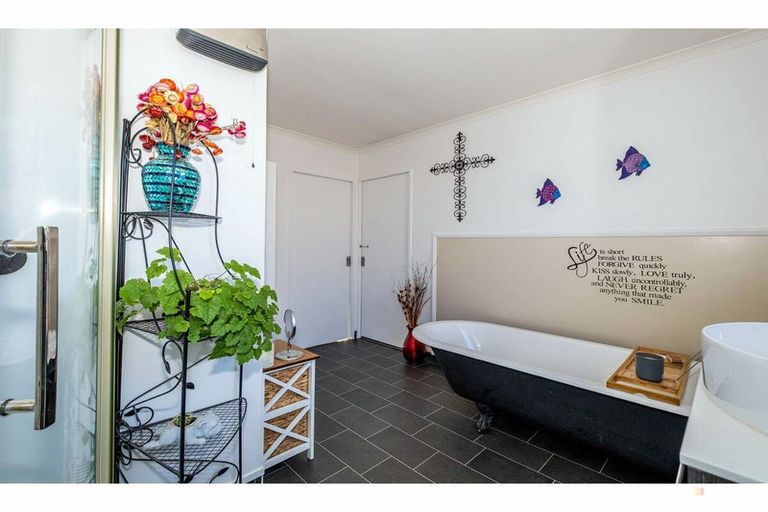 Photo of property in 10 Studholme Street, Waimate, 7924