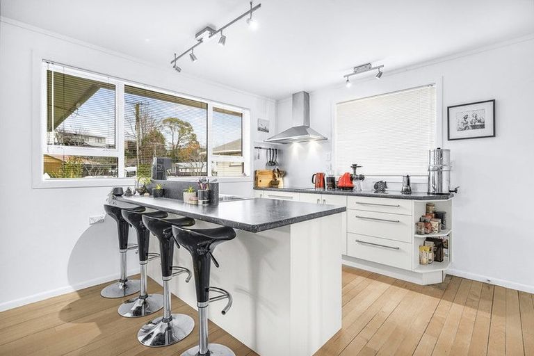 Photo of property in 15 Glenview Terrace, Glenview, Hamilton, 3206