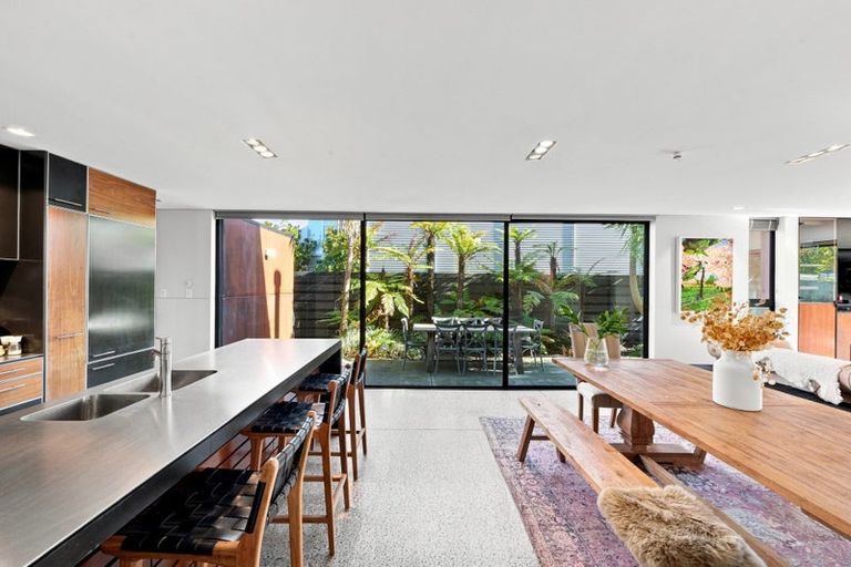Photo of property in 1 Millbank Lane, Merivale, Christchurch, 8014