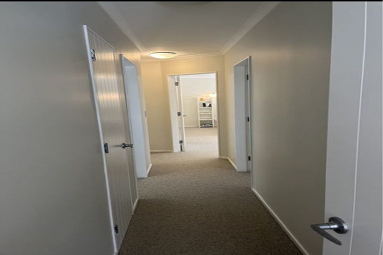 Photo of property in 7 Lowry Heights, Stokes Valley, Lower Hutt, 5019