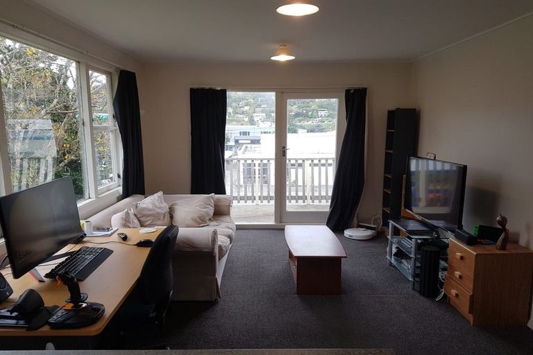 Photo of property in 6d Rewa Terrace, Tawa, Wellington, 5028