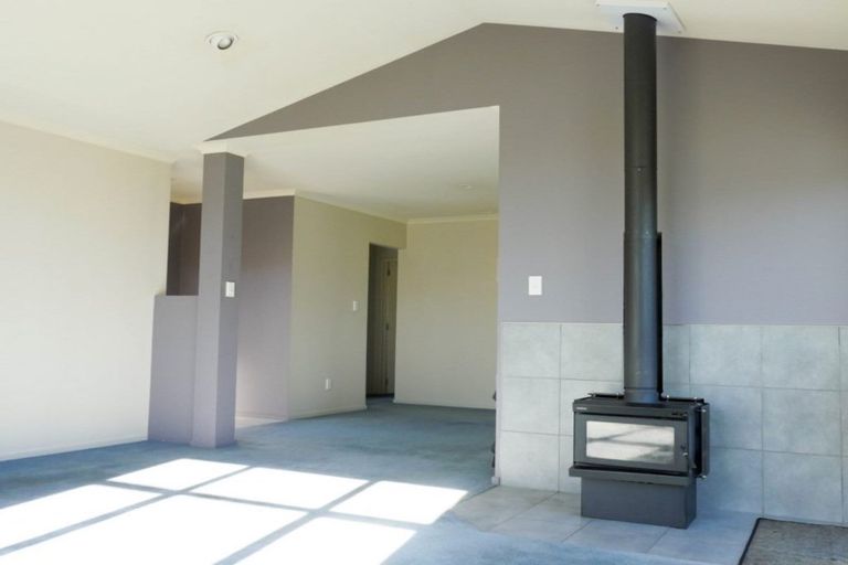 Photo of property in 1 Hillview Place, Amberley, 7410