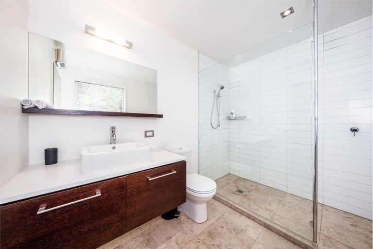 Photo of property in 1 Briar Bank Drive, Wanaka, 9305