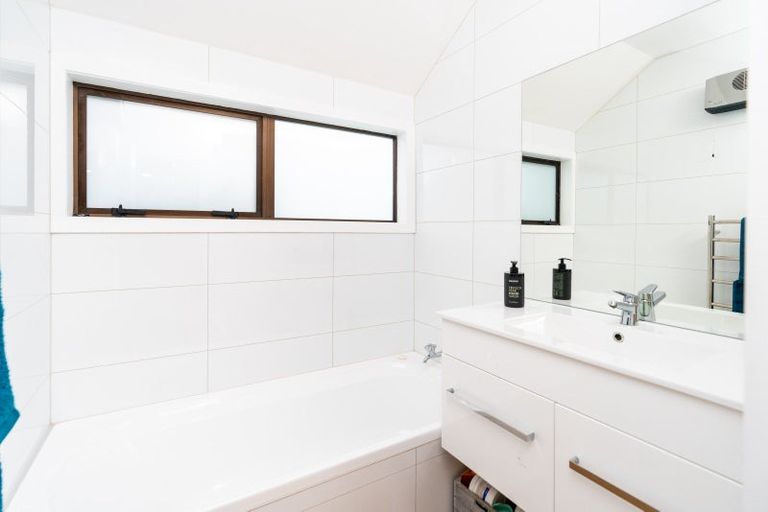 Photo of property in 80 Amapur Drive, Khandallah, Wellington, 6035