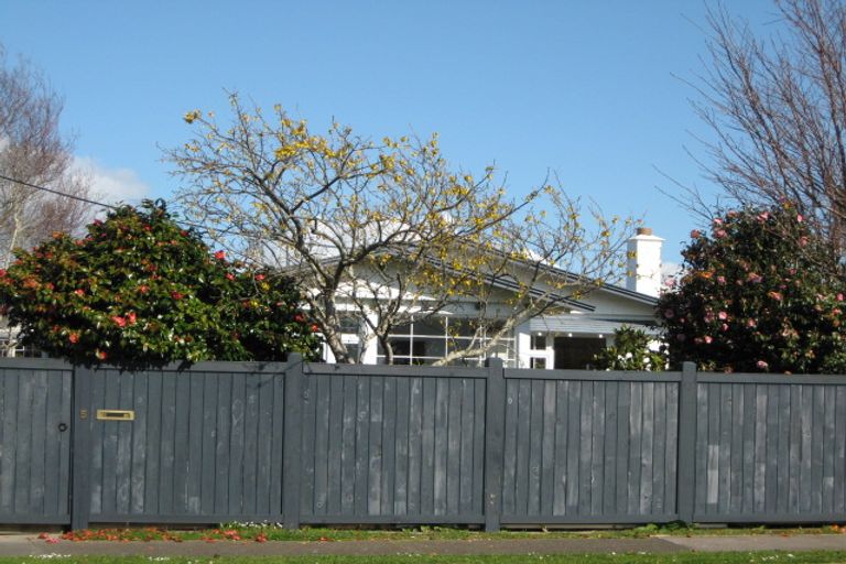 Photo of property in 5 Dorset Avenue, Westown, New Plymouth, 4310