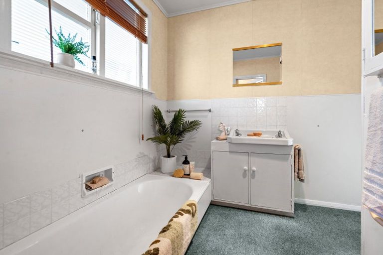 Photo of property in 24 Victoria Street, Carterton, 5713