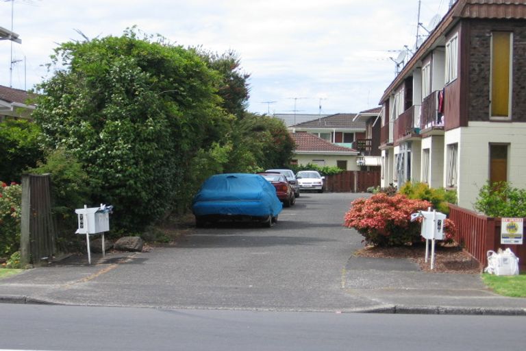 Photo of property in 1/767 Beach Road, Browns Bay, Auckland, 0630