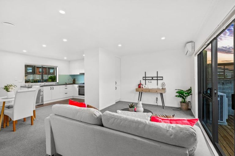 Photo of property in St Claire Village, 10/172 Mcleod Road, Te Atatu South, Auckland, 0610