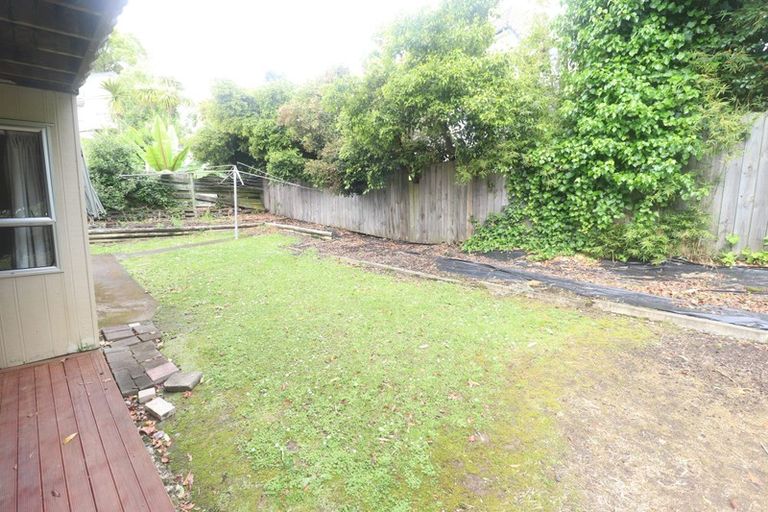 Photo of property in 4 Teviot Place, Totara Vale, Auckland, 0629