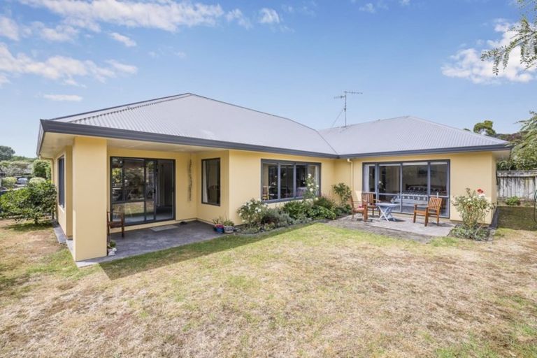 Photo of property in 38 Lorna Irene Drive, Raumati South, Paraparaumu, 5032