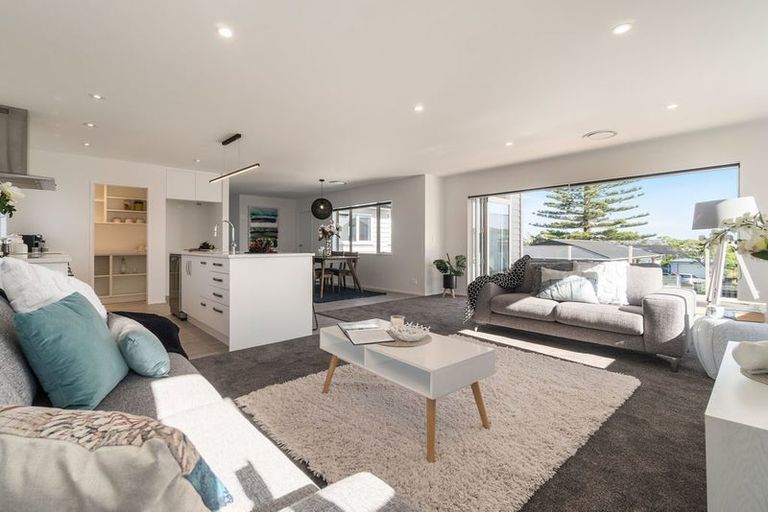 Photo of property in 31a Dawnhaven Drive, Te Atatu Peninsula, Auckland, 0610