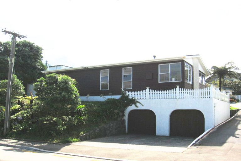 Photo of property in 19 Lucknow Terrace, Khandallah, Wellington, 6035