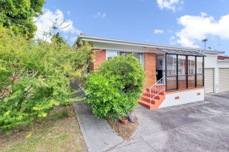 Photo of property in 1/17 Captain Scott Road, Glen Eden, Auckland, 0602